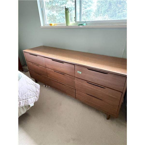 WOOD 9-DRAWER DRESSER