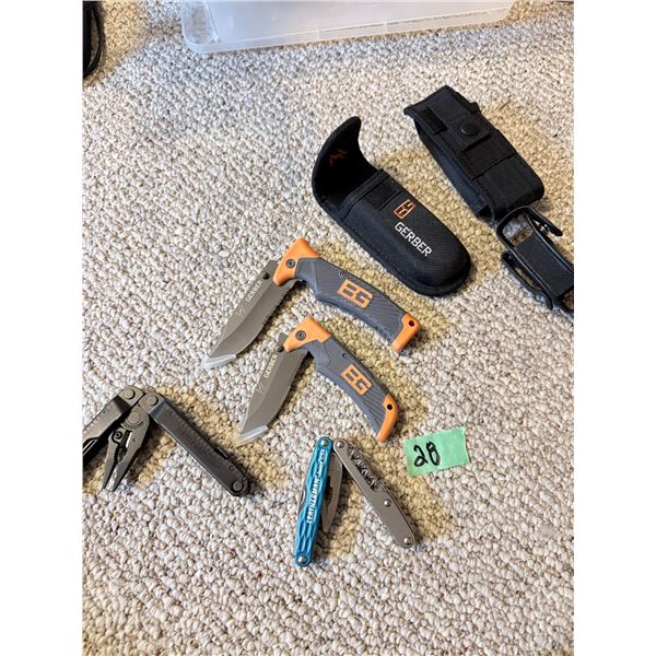 GROUP OF LEATHERMAN AND GERBER BEAR GRYLLS FOLDING KNIVES WITH SHEATH