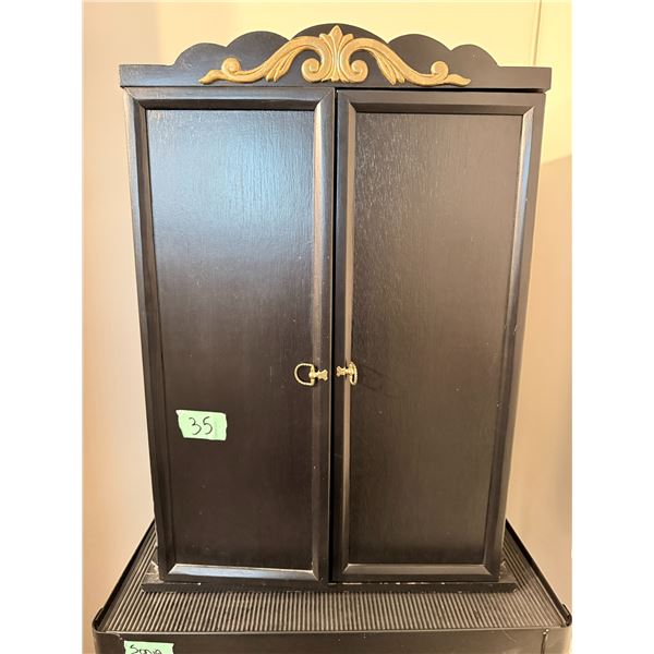 BUTSUDAN (JAPANESE HOUSEHOLD ALTAR) CABINET WITH HANGING LANTERNS