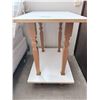 Image 3 : GROUP OF 2 SMALL FURNITURE PIECES BOOKSHELF AND SIDE TABLE