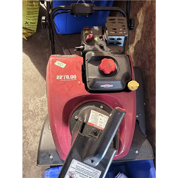 BRIGGS & STRATTON SNOWBLOWER USED ONE SEASON
