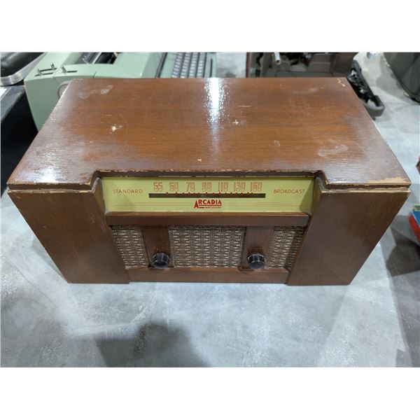 Vintage Arcadia MacLeods radio