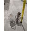 Image 6 : (2) Vintage Oil lamps (1) Aladdin (no Shade) and One glass