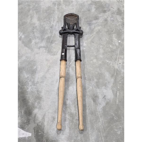 Antique Cattle Dehorner