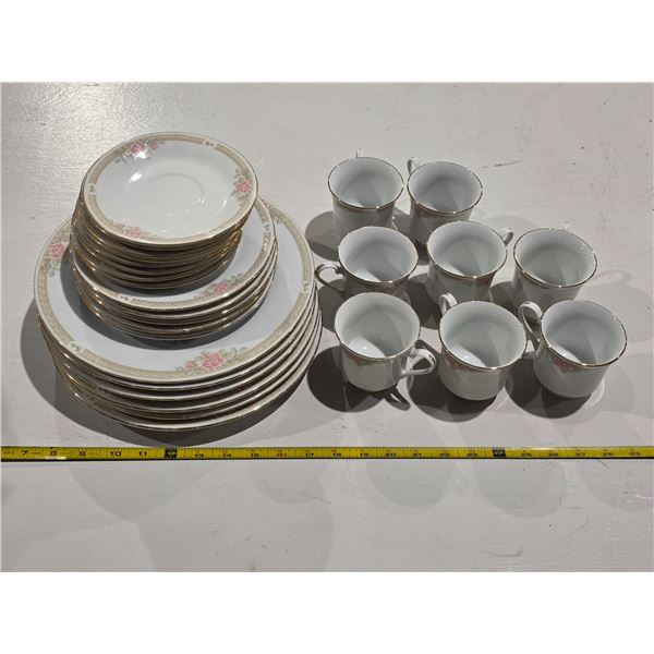 Vintage Crown Ming China Plates & Teacups