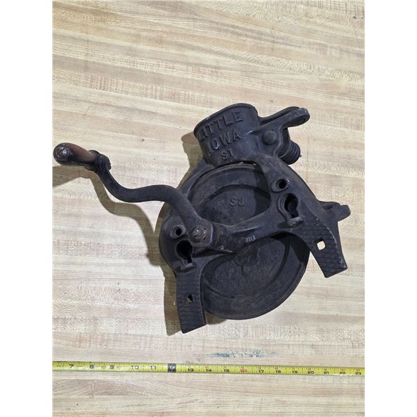 Antique Little Iowa S1 Cast Iron Hand Crank Corn Sheller