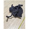 Image 2 : Antique Little Iowa S1 Cast Iron Hand Crank Corn Sheller
