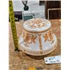 Image 5 : (2) Vintage Glass Lamp Shades