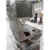 Image 3 : Antique Cast Iron Stove