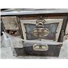 Image 5 : Antique Cast Iron Stove