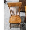Image 2 : Vintage Kitchen Table Set w/ (4) Chairs & Center Leaf