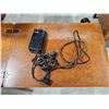 Image 6 : Vintage Folding Singer Sewing Machine Table
