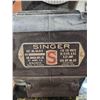 Image 8 : Vintage Folding Singer Sewing Machine Table