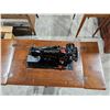 Image 6 : Vintage Folding Singer Sewing Machine Table