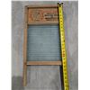 Image 5 : Vintage Canadian Chief Wood And Glass Washboard Made in Vancouver