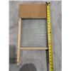 Image 4 : Vintage Canadian Economy Wood and Glass Washboard