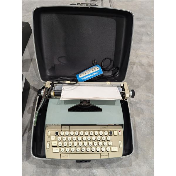 Vintage SCM Electra 120 typeWriter Canada. Toronto