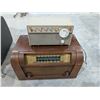 Image 1 : (2) Vintage radios (1) Wood and (1) Zenith radio
