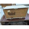 Image 5 : (2) Vintage radios (1) Wood and (1) Zenith radio