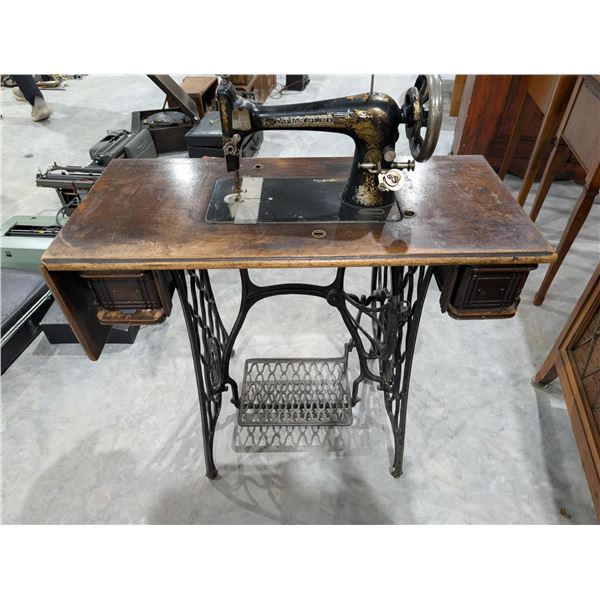 Vintage Singer Sewing machine And Table