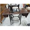 Image 6 : Vintage Singer Sewing machine And Table
