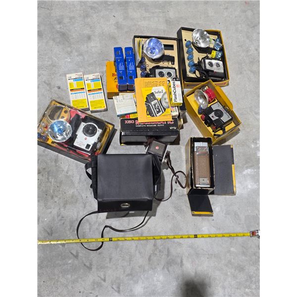 Vintage Camera Lot, Some with Flash Bulbs