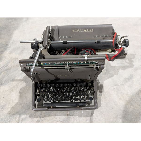 Vintage Underwood TypeWriter made in Canada