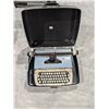 Image 1 : Vintage SCM Classic 12 typeWriter w/ Case