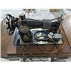 Image 5 : Vintage Singer Sewing machine And Table