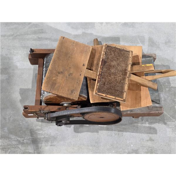 Antique Wood Drum wool Carder & Hand Cards/Combs