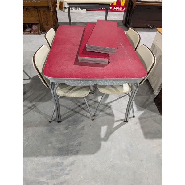 Vintage Table Set w/ Chairs and 2 leafs 47x36x29