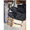 Image 5 : Vintage Shoes, Purses, Umbrella, etc.