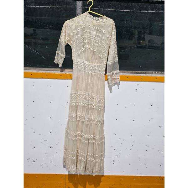 Vintage Woman’s Boho/Folk Style Dress