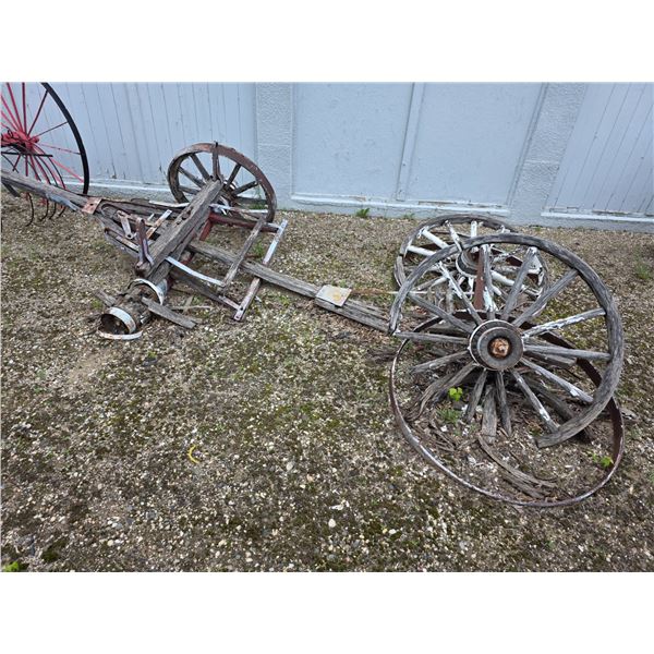 Anique Wagon/Buggy Parts - garden décor