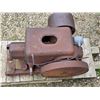 Image 4 : Antique "Hit-and-Miss" Stationary Gas Engine
