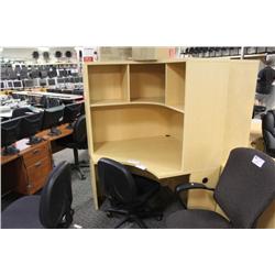 Maple Corner Desk With Hutch