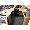 Image 2 : Maple U-Shaped Executive Desk Suite W/Hutch