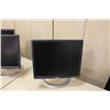 Image 1 : 12 Dell 17" Flat Panel Monitors