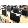 Image 1 : 19 Dell 17" Flat Panel Monitors