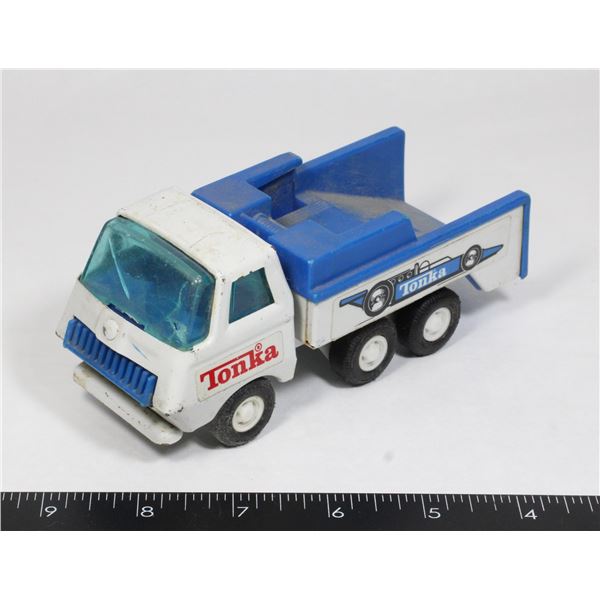 VINTAGE TONKA RACE CAR TRANSPORTER TOW TRUCK DIE C