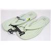 Image 1 : BRAND NEW WOMENS NO BOUNDARIES GREEN FLIP FLOPS