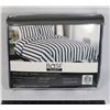 Image 1 : BASE WHOLEHOME DUVET COVER SET
