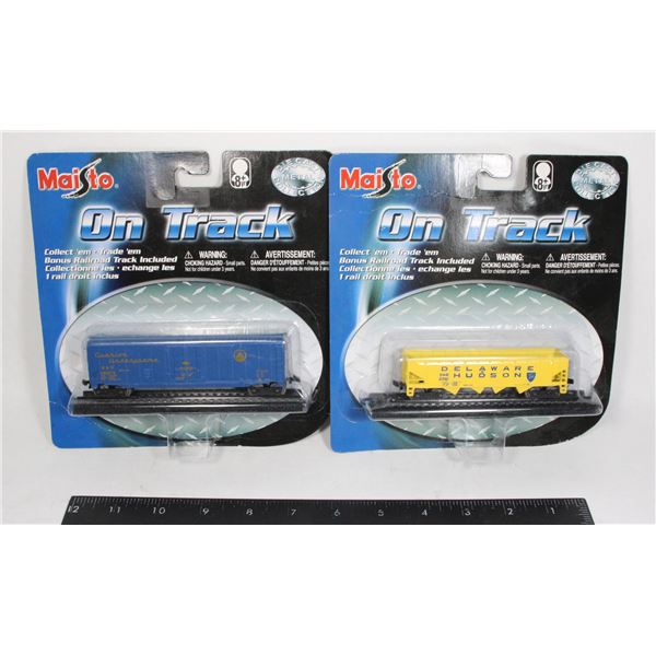 PAIR OF MAISTO DIECAST TRAIN CARS