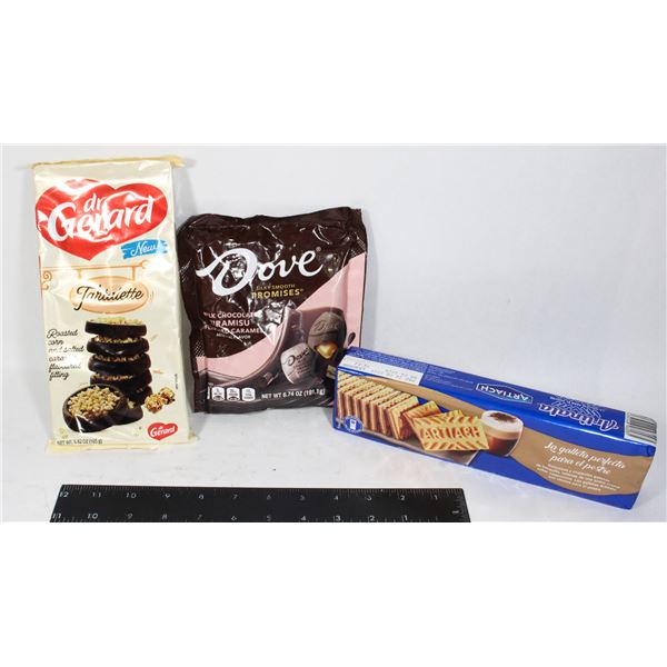 BISCUITS, CHOCOLATES & CAPPUCCINO LOT 566G