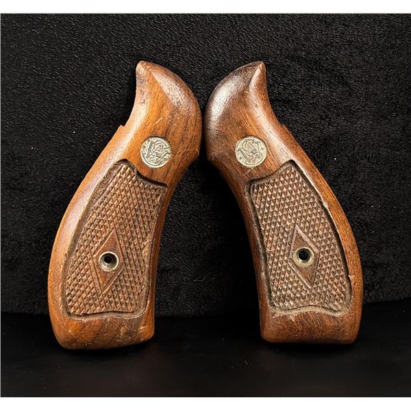 Smith & Wesson J Frame Diamond Magna Pistol Grips