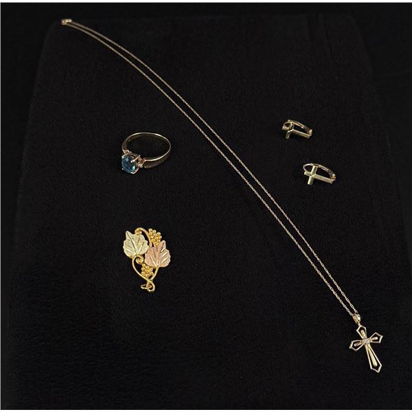 Collection of Mixed 10k 14k Gold Jewelry