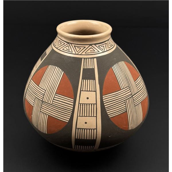 Mirna Hedez Mata Ortiz Pottery Vase