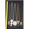 Image 9 : Native American Indian Beaded Rosette Necklaces