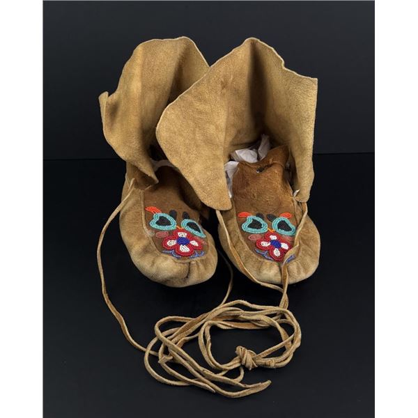 Cree Native American Indian Beaded Moccasins