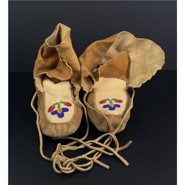 Cree Native American Indian Beaded Moccasins